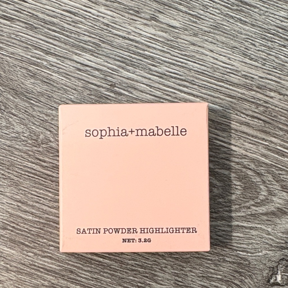 Sophia + Mabelle Satin Powder Highlighter - peach sangria